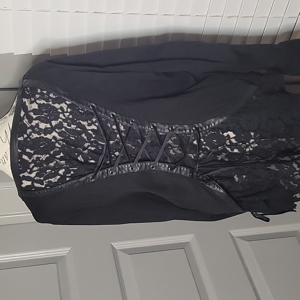 Black Lacy Corset Detail Zip Up Cardigan - Picture 2 of 9
